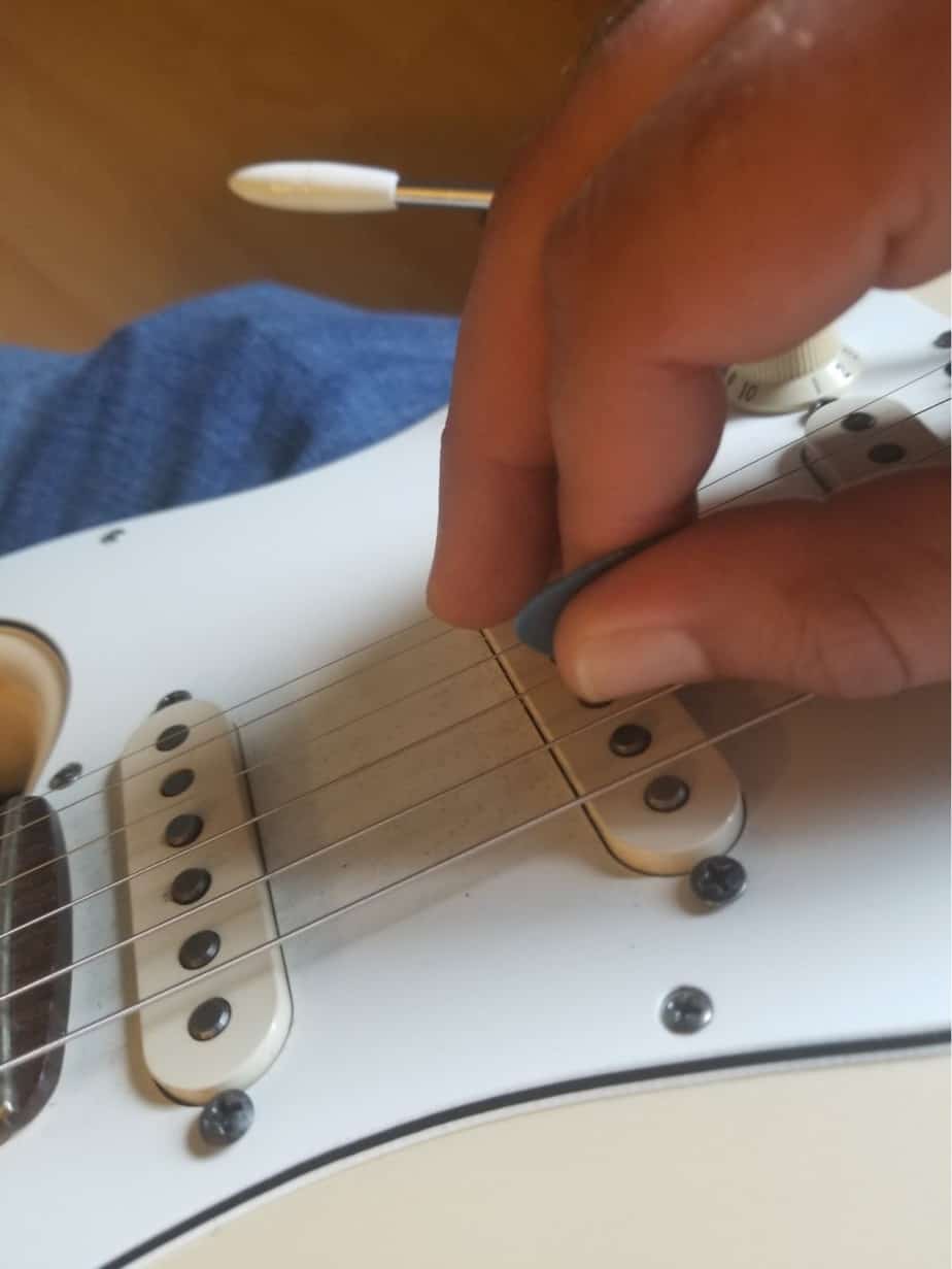How To Hold A Guitar Pick Beginner Guitar HQ