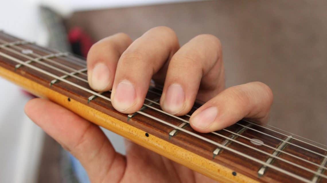 How to Train Your Little Finger for Guitar - Beginner Guitar HQ