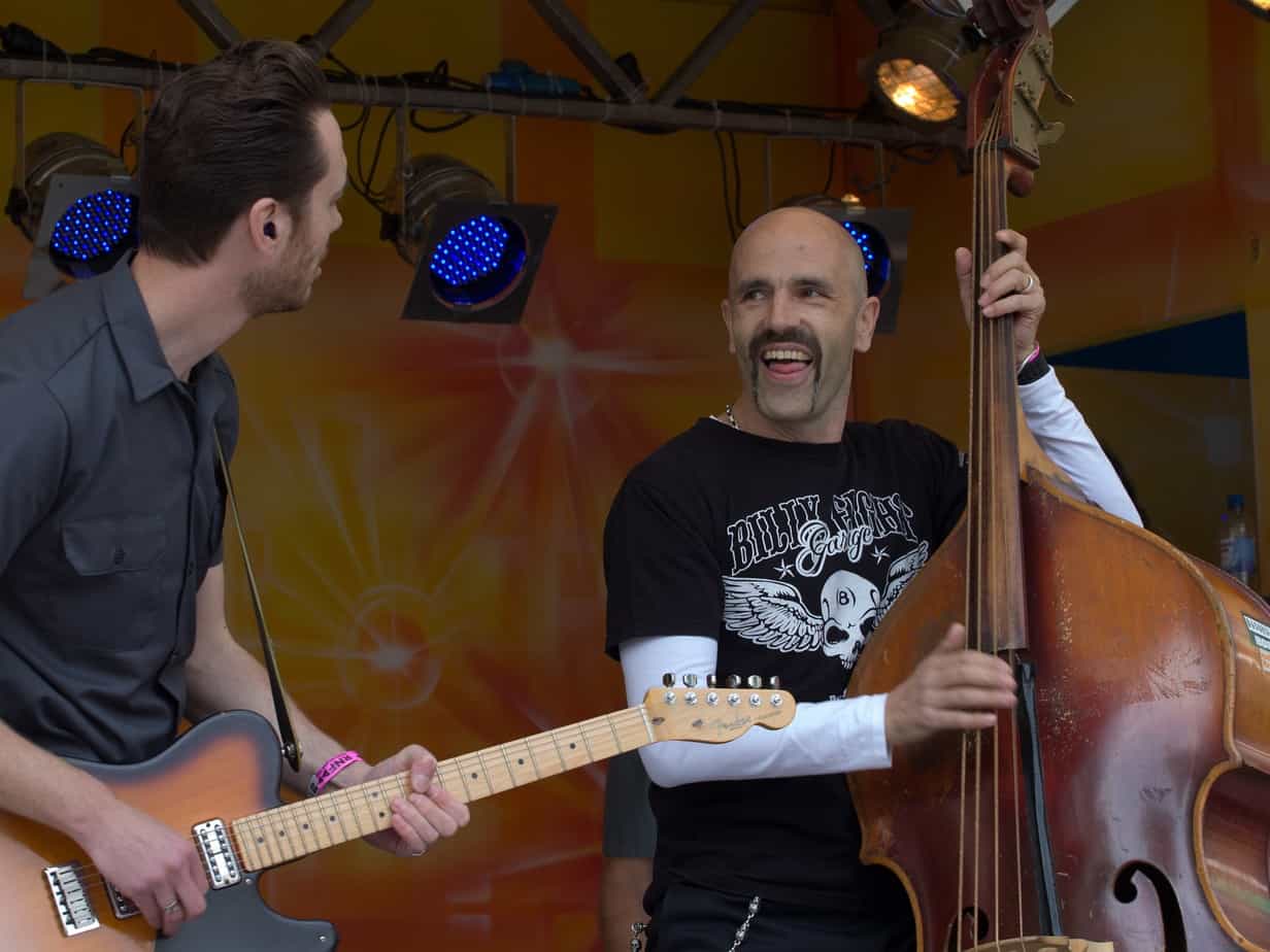 A Guitarist’s Guide to Jam Sessions - Beginner Guitar HQ