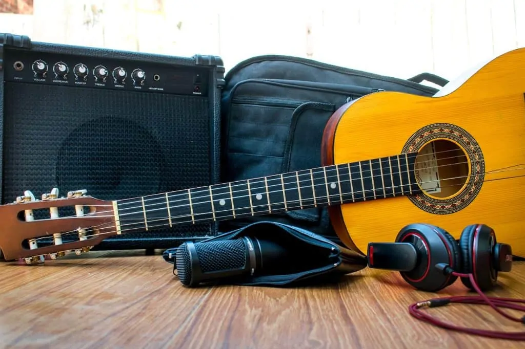 acoustic guitar and amp