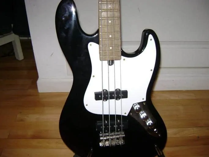 Peavey milestone p deals bass