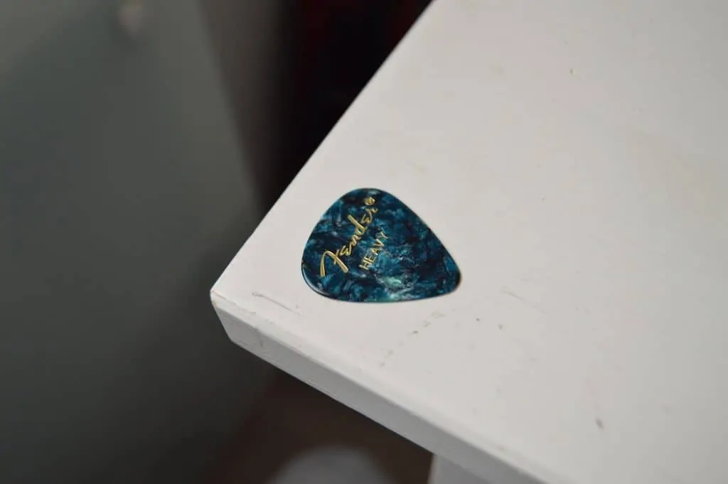 Fender pick