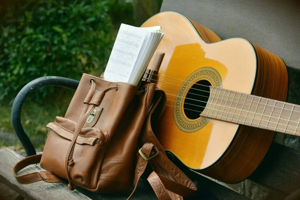 6 guitare avec sac