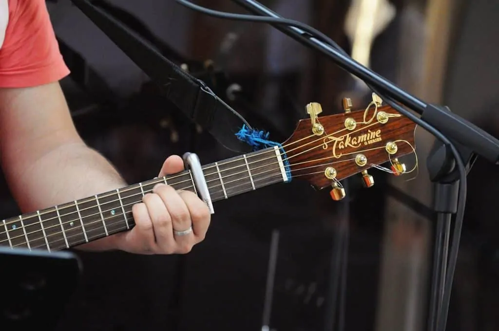 1 fender electro acoustic