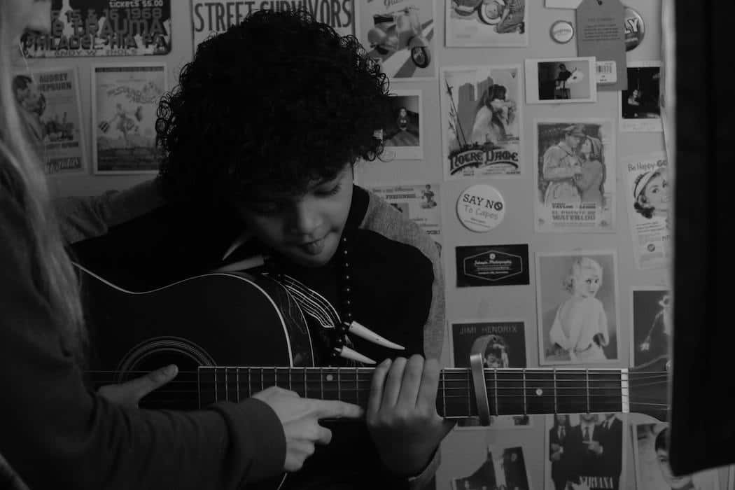 beginner guitar lessons book 1 with online video access
