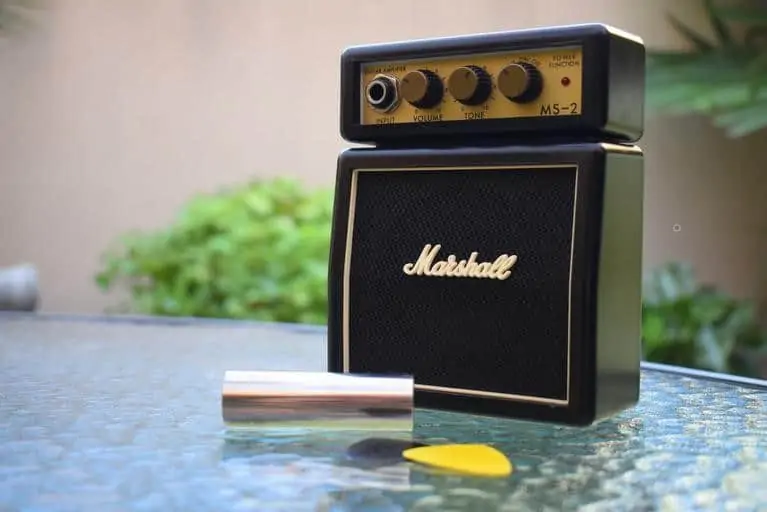 2 marshall mini amp