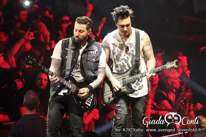 Synyster gates store guitar gear