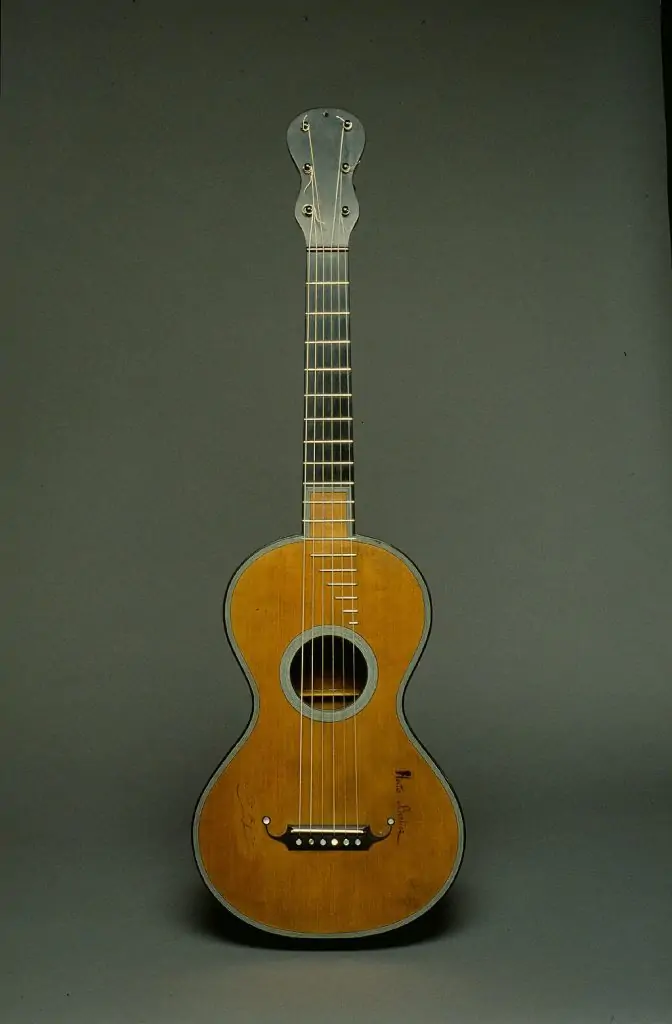 2 classical guitars origins